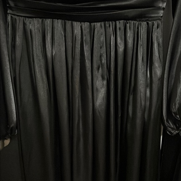 Black Plunge Neck Bishop Sleeve Gown - Picture 5 of 14